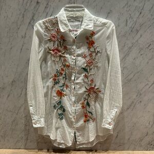 Johnny Was 3J White Floral Embroidered Button Down Shirt